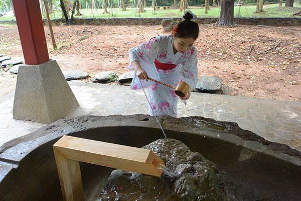 嘉義市史蹟資料館區是嘉義神社遺址，保存一座70年歷史的第二代