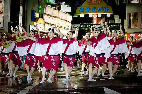 800px-Koenj_awaodori3