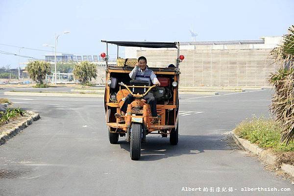 芳苑燈塔，亦稱王功燈塔，位處於彰化縣芳苑鄉王功漁港、地址為：