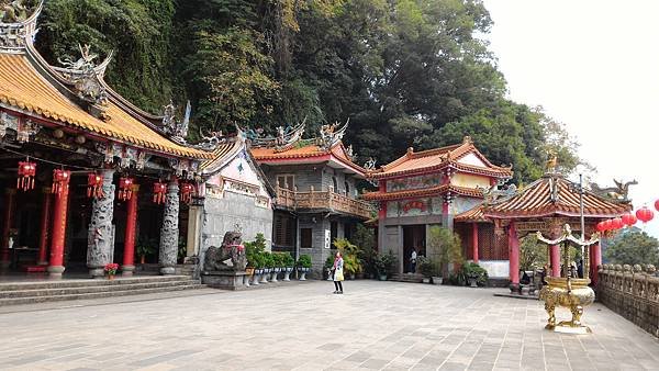 獅頭山於勸化堂--台灣十二勝景之一/苗栗獅頭山的山門是為紀念