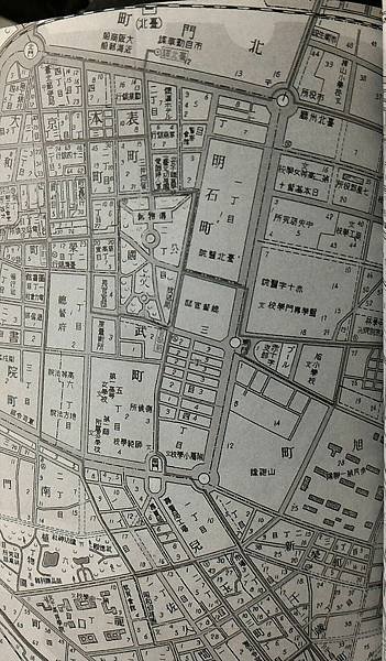 學校美術社/忠孝西路、中山北路口「學校美術社」前