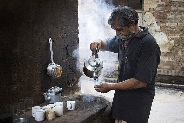 India_-_Varanasi_Chai_kettle_-_0666-1024x683