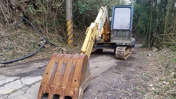 既成道路+不知何故，土地所有權人員林鎮公所將一塊約六坪土地公