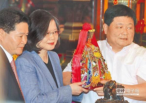 大甲媽祖起駕 9天8夜遶境/立法院長蘇嘉全與台中市長林佳龍等