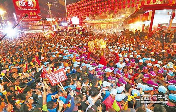 大甲媽祖起駕 9天8夜遶境/立法院長蘇嘉全與台中市長林佳龍等
