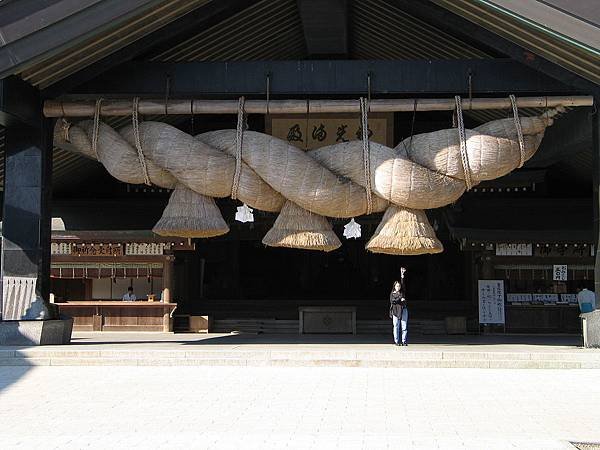1200px-Izuma_Taisha_Shimenawa