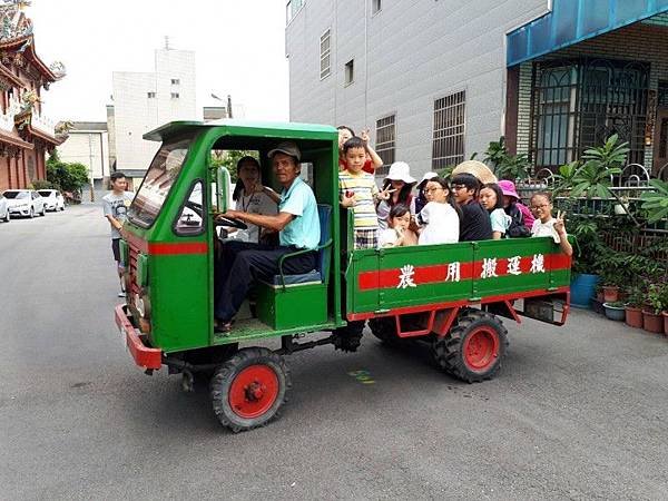鐵牛車/牛車要縣警局核發車牌、行車執照，他還保留五十九年警局