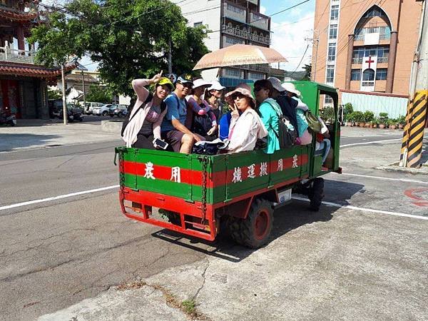 鐵牛車/牛車要縣警局核發車牌、行車執照，他還保留五十九年警局