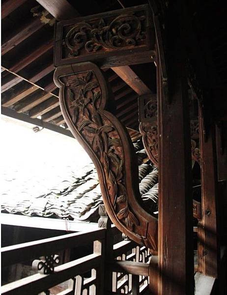 違建/牛腿建築/違建下方毫無支撐結構/牛腿結構