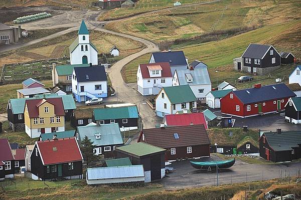 800px-Faroe_Islands,_Eysturoy,_Gjógv_(1)