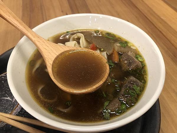 【台南中西區】『寔藏家』~美麗典雅的牛肉麵專賣店，台南溫體牛