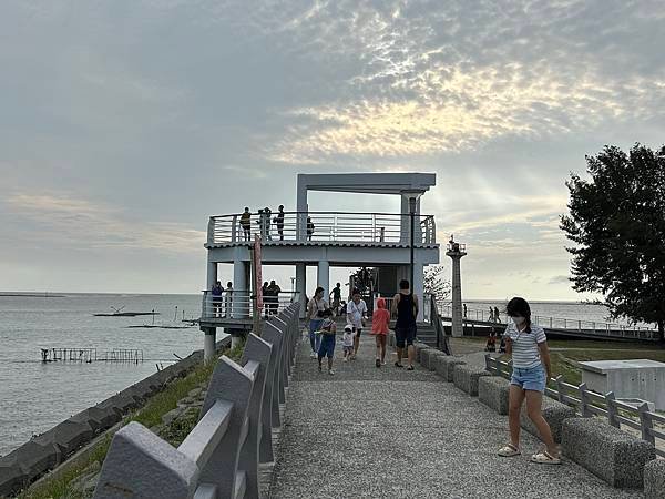【嘉義景點】東石漁人碼頭～免門票，玩水、玩沙、當網美、吃海鮮