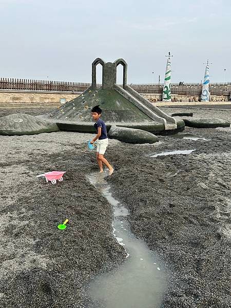 【嘉義景點】東石漁人碼頭～免門票，玩水、玩沙、當網美、吃海鮮