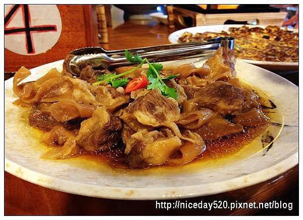 石圍牆酒庄　道地客家美食