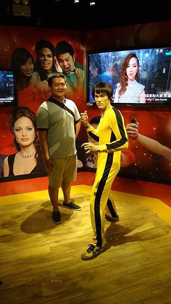 李小龍在門口歡迎大家