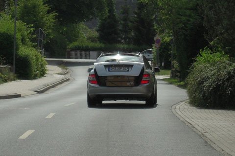 20090606_10_OpenTrunkMercedes.jpg