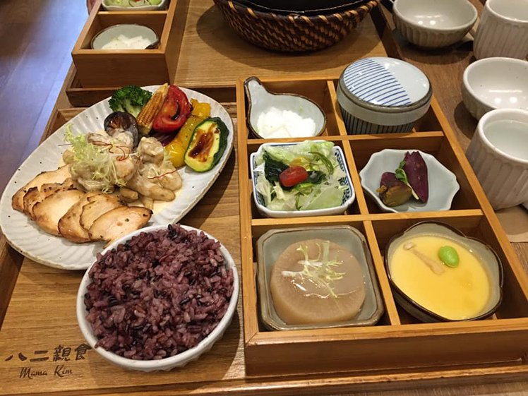 八二親食-奶油菇嫩雞佐烤食蔬.jpg