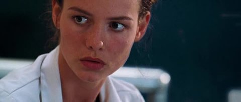 Saffron_Burrows_as_Dr_Susan_McCallister_in_Deep_Blue_Sea_1999_film_tgmna0