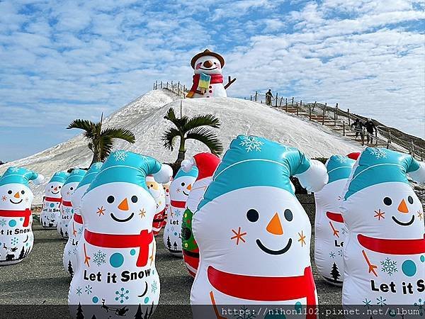 【七股鹽山】鹽山下雪了!大型藝術裝置療癒雪人|元旦春節旅遊行