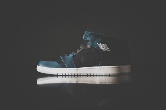 air-jordan-1-mid-black-nightshade-1-vert