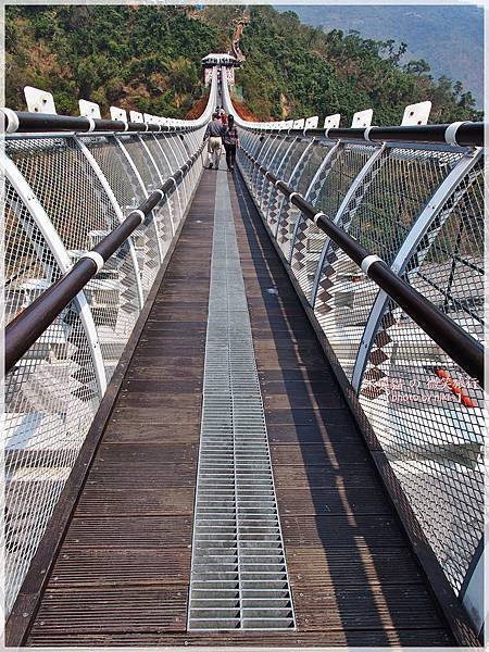 山川琉璃吊橋