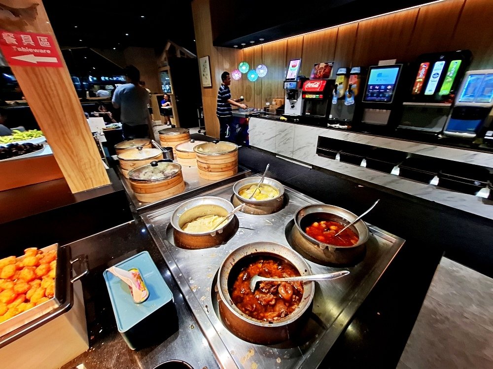 超人氣牛排店 我家牛排 中和店 超過100道美食 排隊1個小