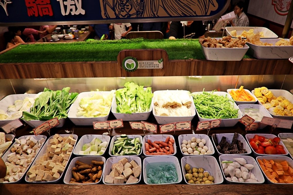 尬鍋 台式潮鍋：全新台式風味雞湯上市，最台宵夜火鍋自助吧吃到