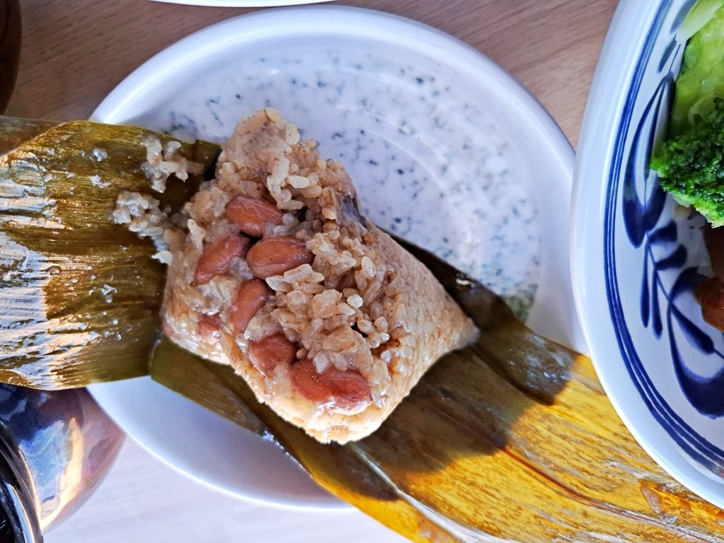 「豬在瘋」豬腳專賣店：潮港城的經典新作，美味豬腳飯讓人一吃上
