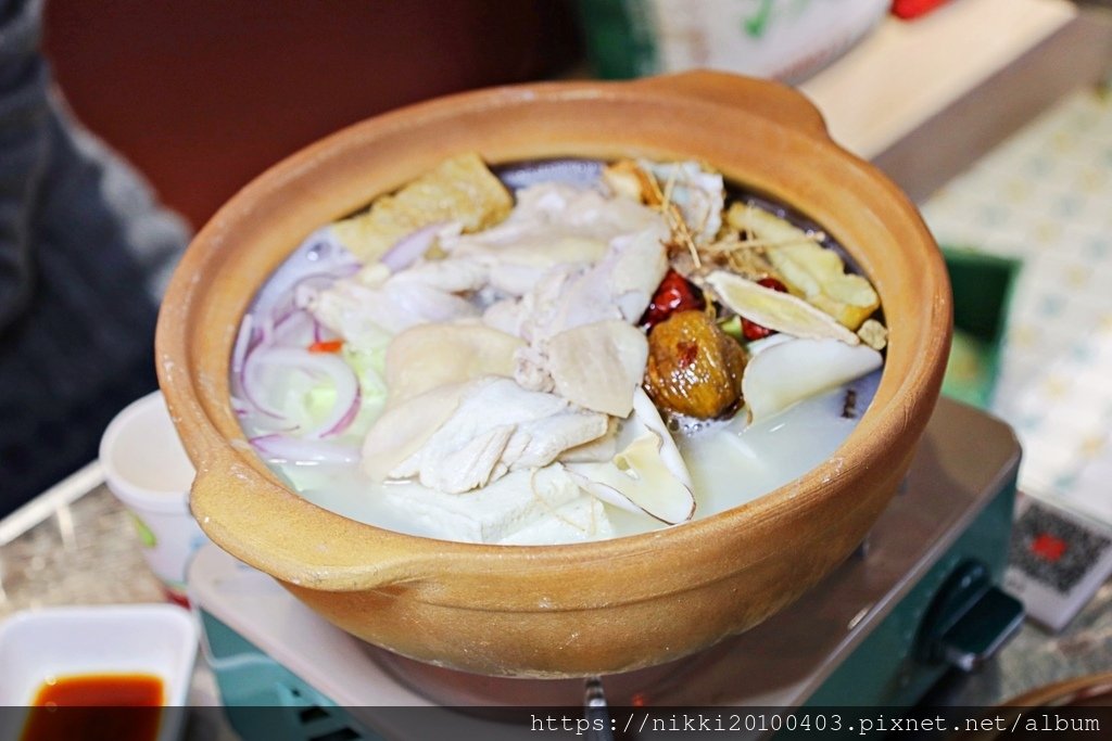 【中壢港式茶餐廳】永芯茶檔 茶餐廳-內壢店  必點粵式雞煲-