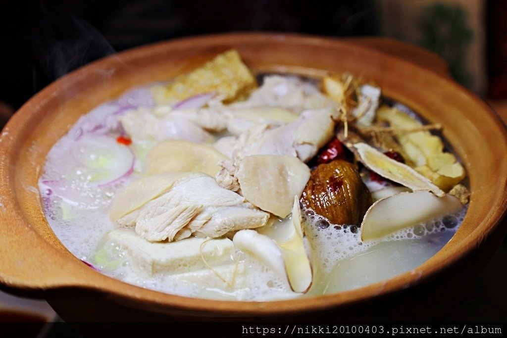 【中壢港式茶餐廳】永芯茶檔 茶餐廳-內壢店  必點粵式雞煲-