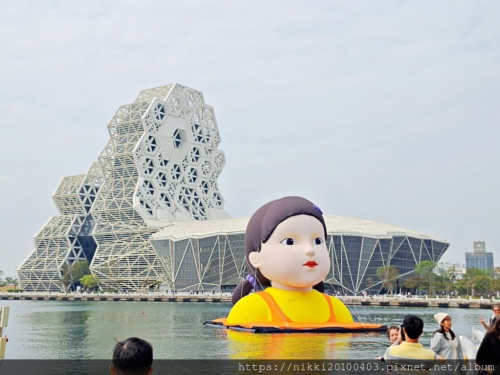 高雄河堤漫旅 自立館：一次滿足中央公園巨大聖誕裝置、魷魚遊戲