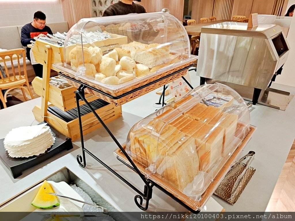 高雄河堤漫旅 自立館：一次滿足中央公園巨大聖誕裝置、魷魚遊戲