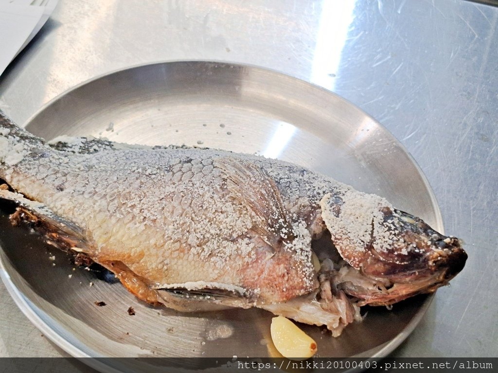 海王烤魚 南機場夜市美食  夜市王第一名的烤魚 鹽烤吳郭魚 