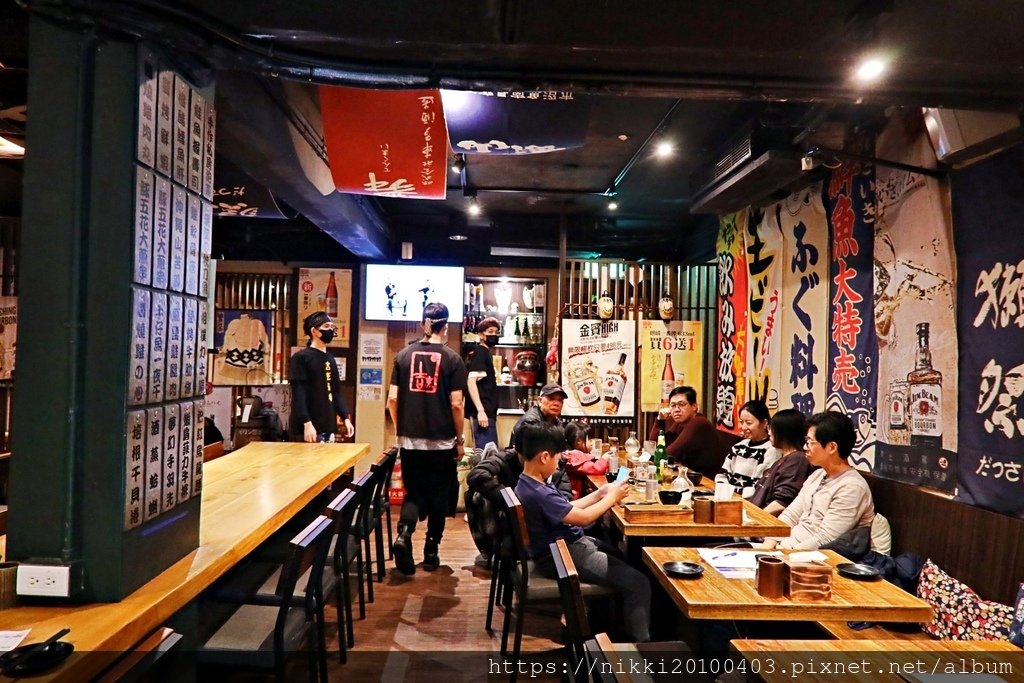激安の食事酒場：市政府站超人氣居酒屋598喝到飽串燒熱炒