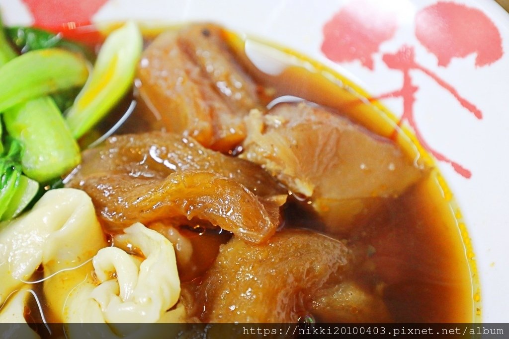 【三重牛肉麵推薦】二木牛肉麵：紅燒湯頭濃郁，免費飲料喝到飽！