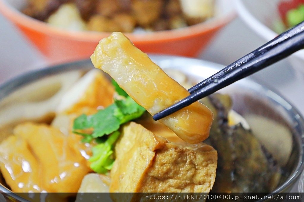 【三重牛肉麵推薦】二木牛肉麵：紅燒湯頭濃郁，免費飲料喝到飽！