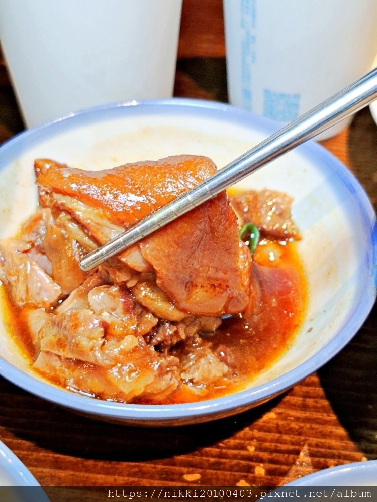 豬霸王：台北豬腳飯推薦 台北最強豬腳飯之一 傳承三十年的滷製
