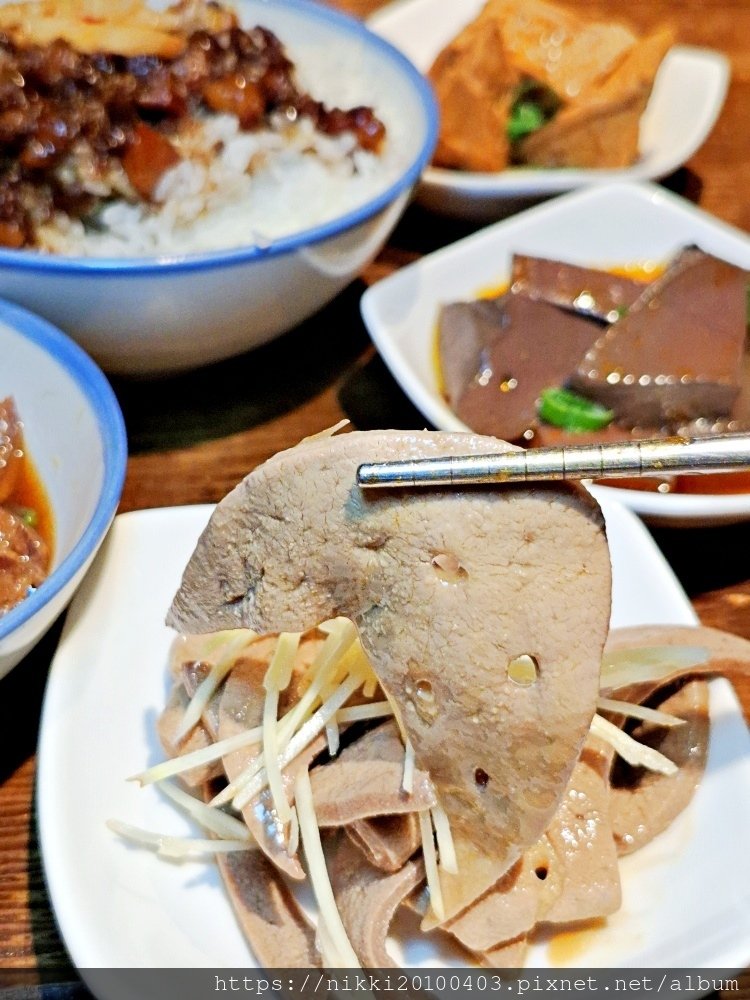 豬霸王：台北豬腳飯推薦 台北最強豬腳飯之一 傳承三十年的滷製