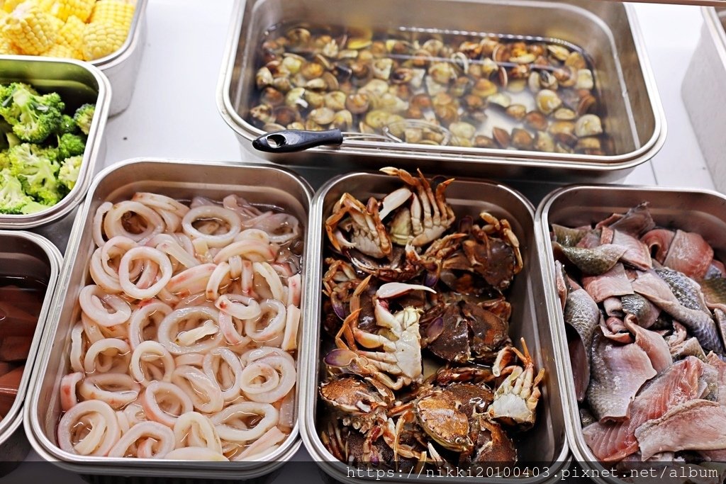 何家香香麻辣鍋吃到飽｜雙北最平價！超強麻辣湯底＋嚴選現切肉+