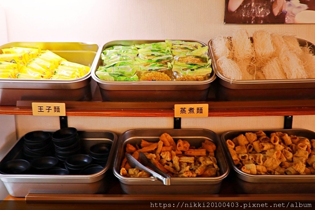 何家香香麻辣鍋吃到飽｜雙北最平價！超強麻辣湯底＋嚴選現切肉+