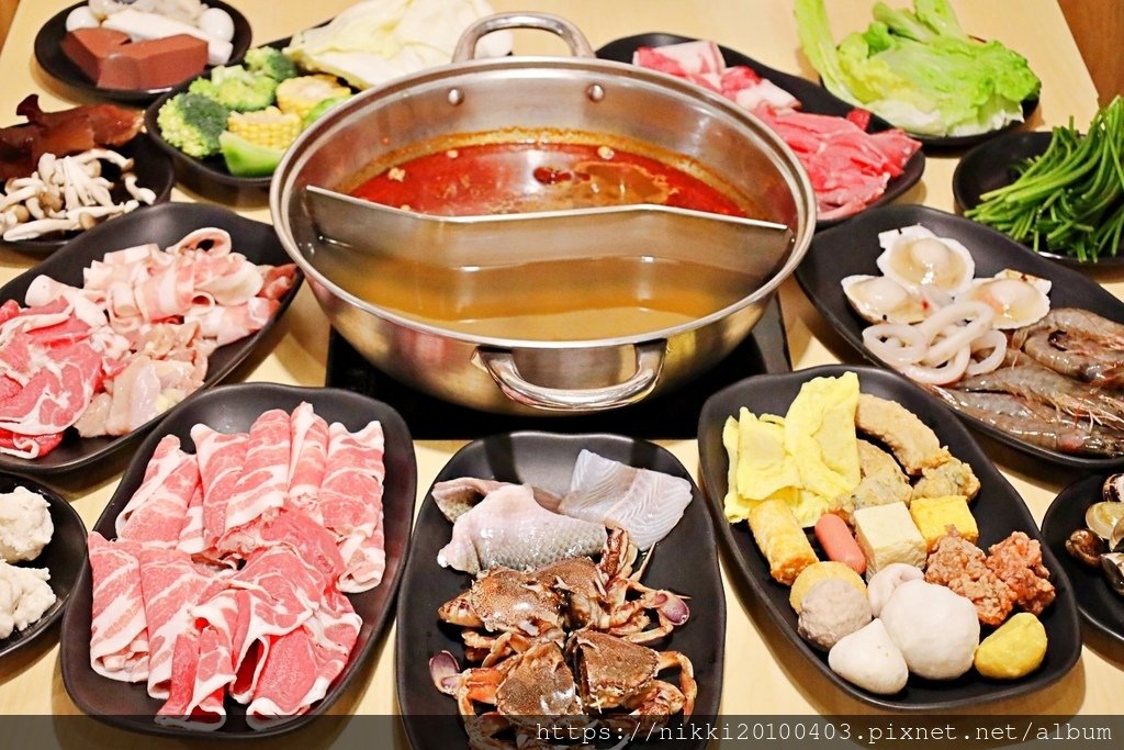 何家香香麻辣鍋吃到飽｜雙北最平價！超強麻辣湯底＋嚴選現切肉+
