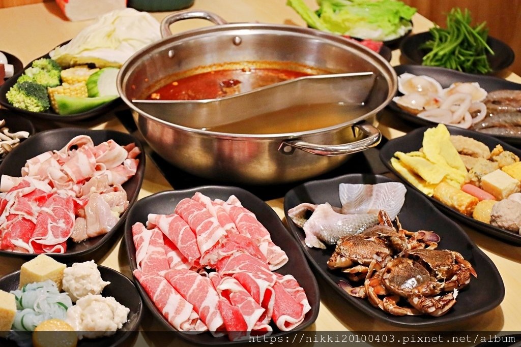 何家香香麻辣鍋吃到飽｜雙北最平價！超強麻辣湯底＋嚴選現切肉+
