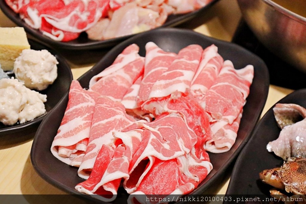 何家香香麻辣鍋吃到飽｜雙北最平價！超強麻辣湯底＋嚴選現切肉+