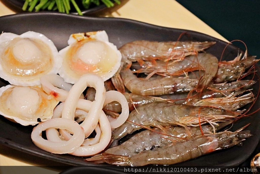 何家香香麻辣鍋吃到飽｜雙北最平價！超強麻辣湯底＋嚴選現切肉+