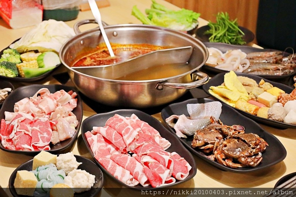 何家香香麻辣鍋吃到飽｜雙北最平價！超強麻辣湯底＋嚴選現切肉+