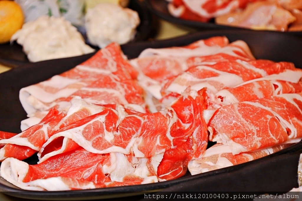 何家香香麻辣鍋吃到飽｜雙北最平價！超強麻辣湯底＋嚴選現切肉+