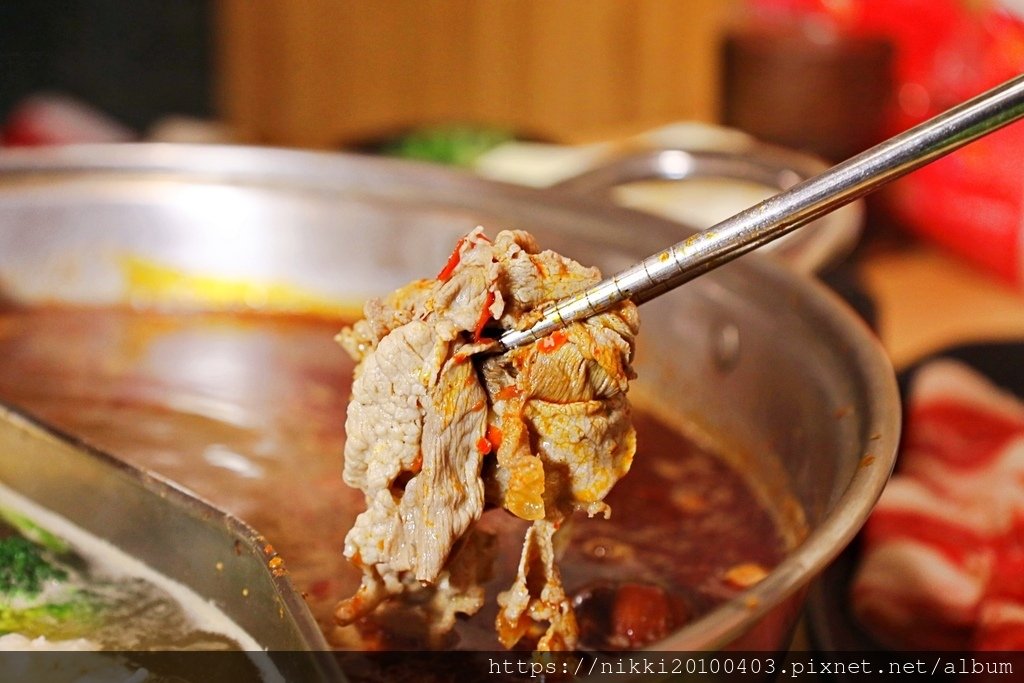 何家香香麻辣鍋吃到飽｜雙北最平價！超強麻辣湯底＋嚴選現切肉+