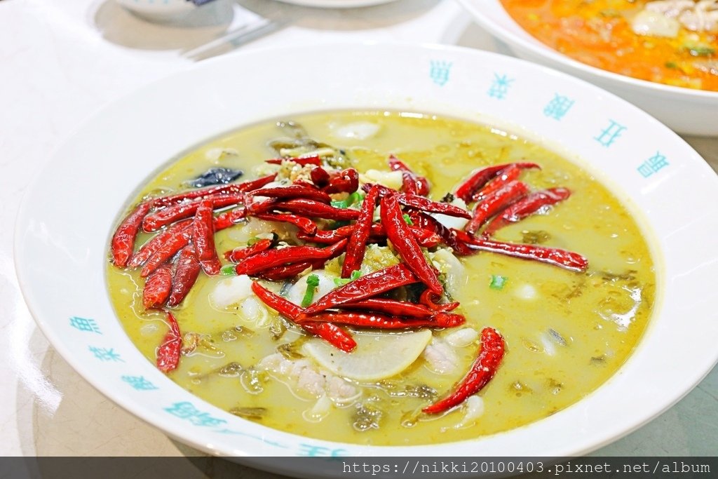 狂一鍋酸菜魚西門店｜哇！還沒開賣就滿滿排隊人潮！集團精心籌畫