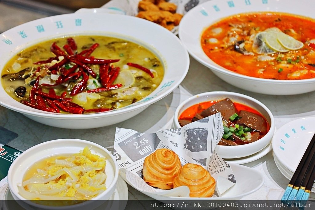 狂一鍋酸菜魚西門店｜哇！還沒開賣就滿滿排隊人潮！集團精心籌畫