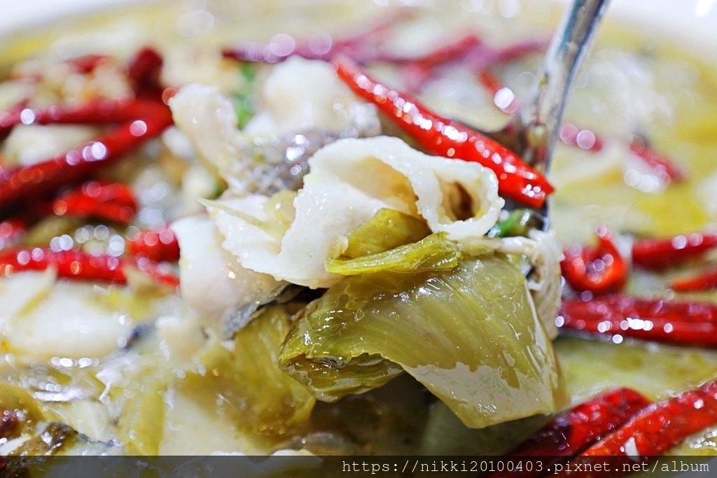 狂一鍋酸菜魚西門店｜哇！還沒開賣就滿滿排隊人潮！集團精心籌畫